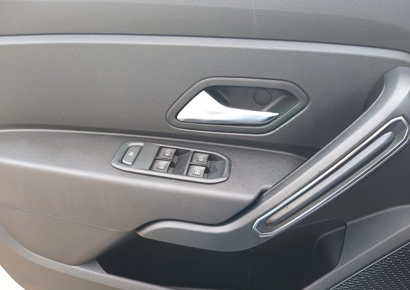 Dacia Duster cena 48900 przebieg: 120000, rok produkcji 2019 z Leśna małe 326